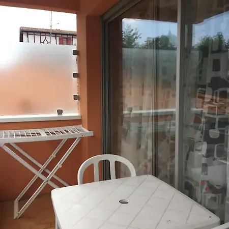 42m With 2 Balconies Near And Center *