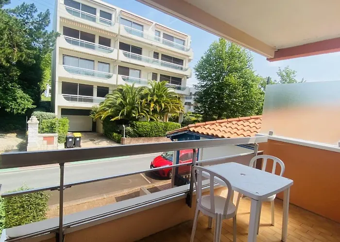 42m With 2 Balconies Near And Center